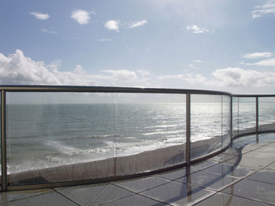 Curved glass ocean front